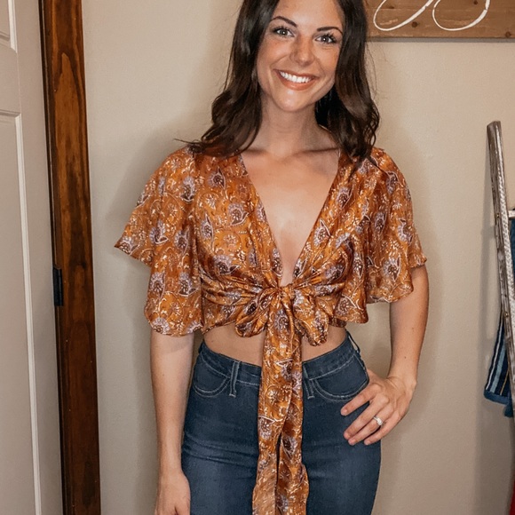 tie front crop top - Picture 1 of 1